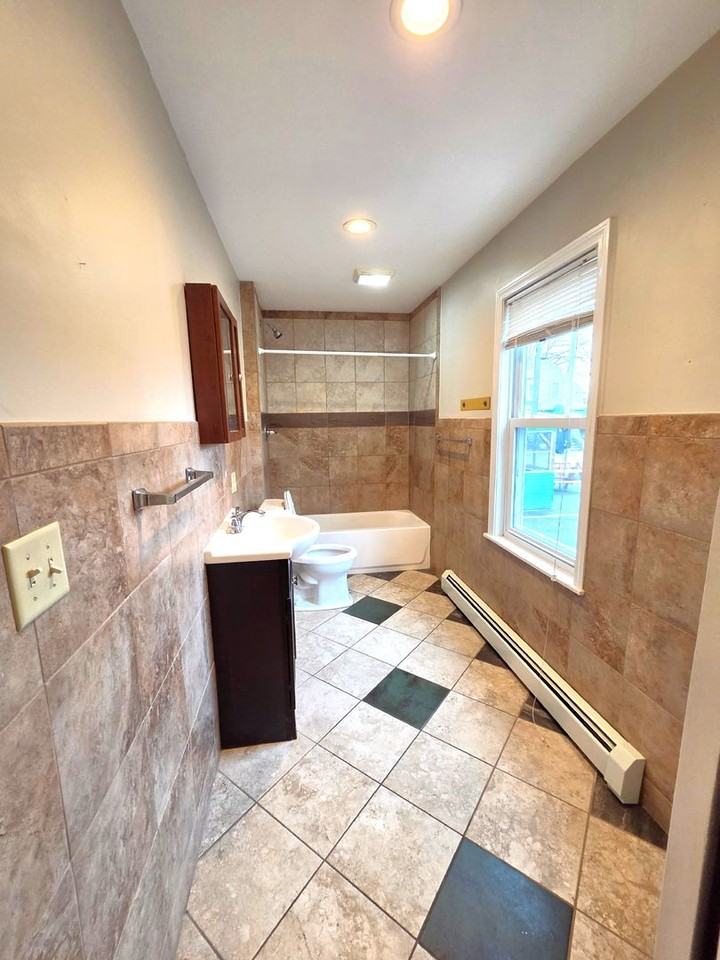1340 Cranston St - Photo 5 of 16