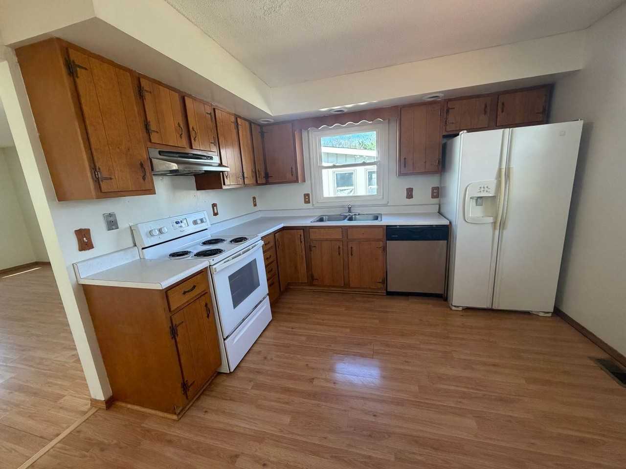 2310 Blackthorn Dr - Photo 4 of 13