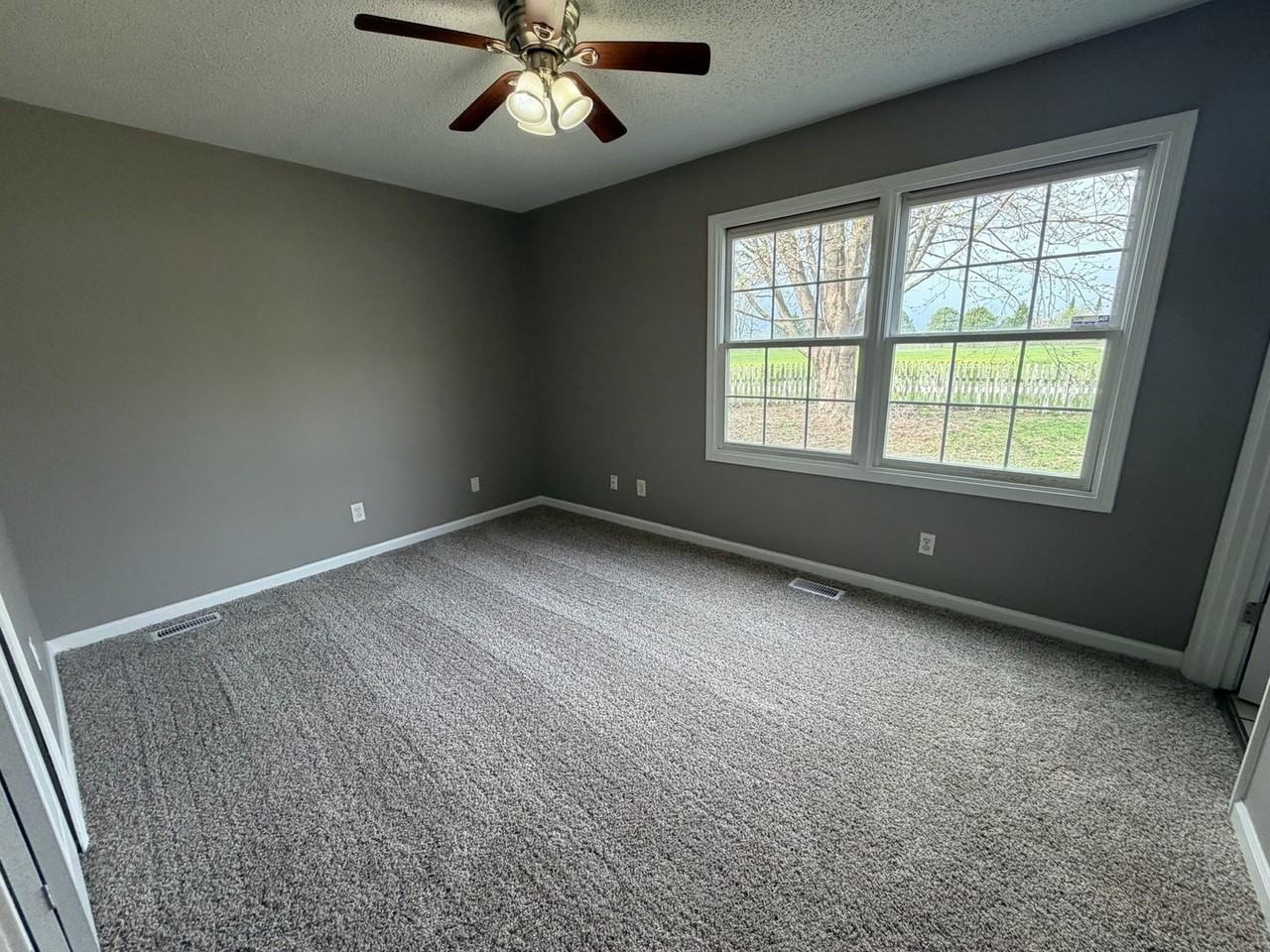 621 Goldenview Dr - Photo 7 of 11