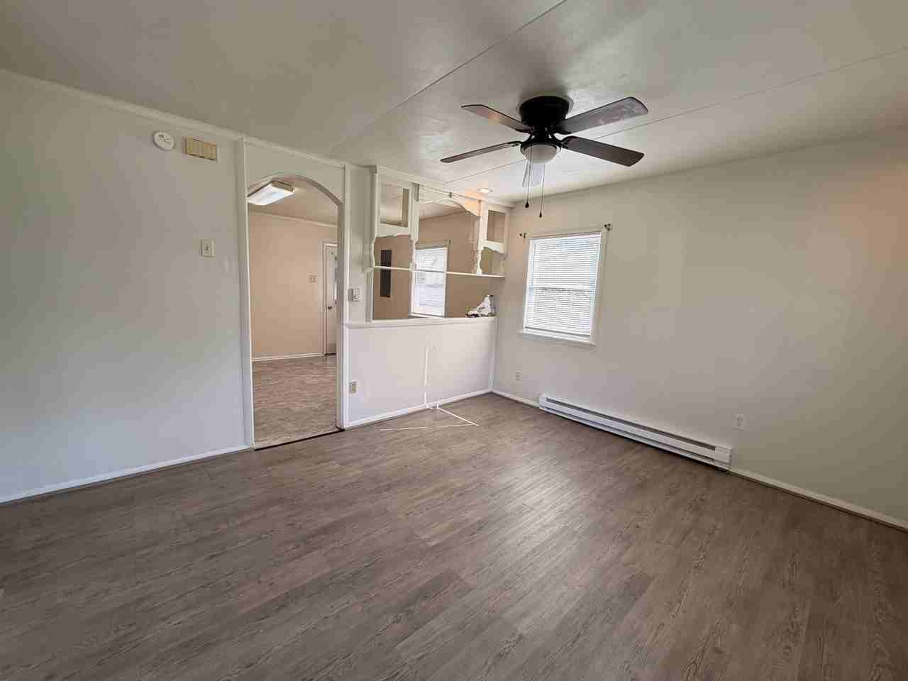 1437 Oakcrest Dr - Photo 2 of 12