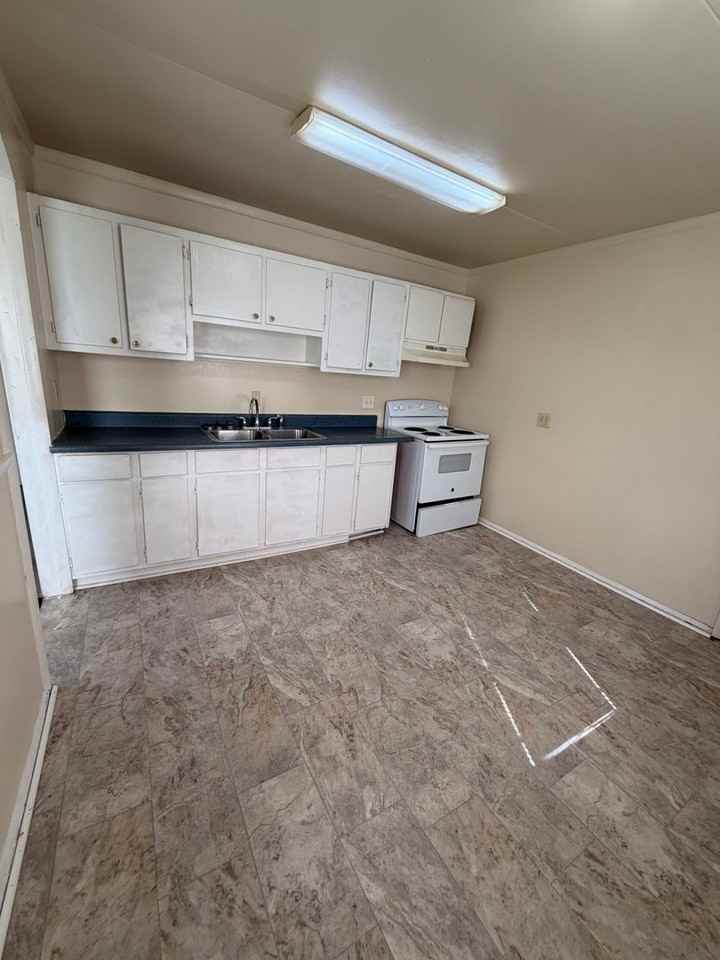 1437 Oakcrest Dr - Photo 5 of 12