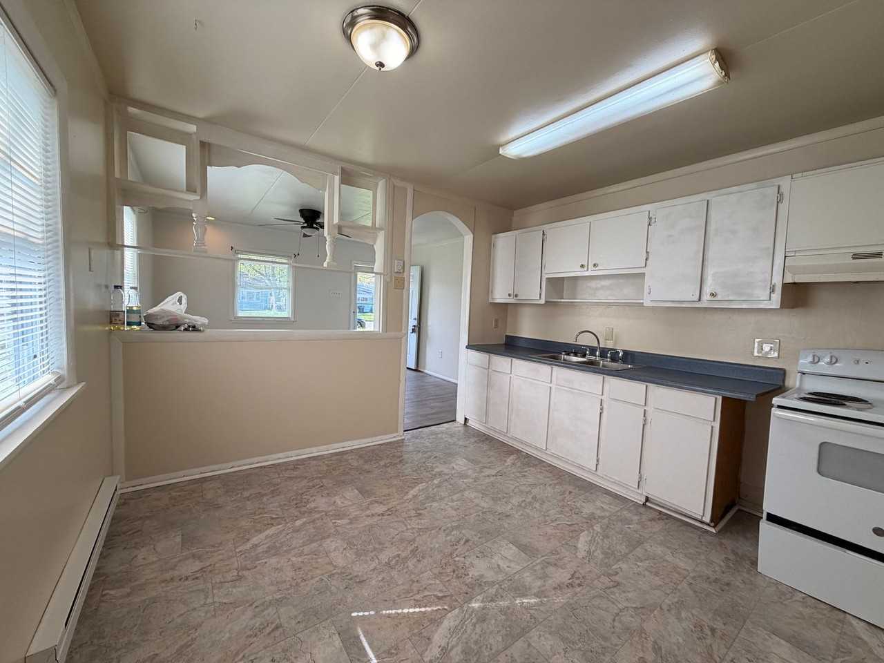 1437 Oakcrest Dr - Photo 6 of 12