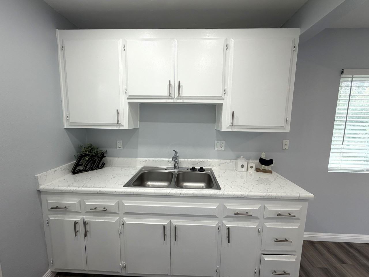 Welcome to Pacific View Apartments - Photo 5 of 16