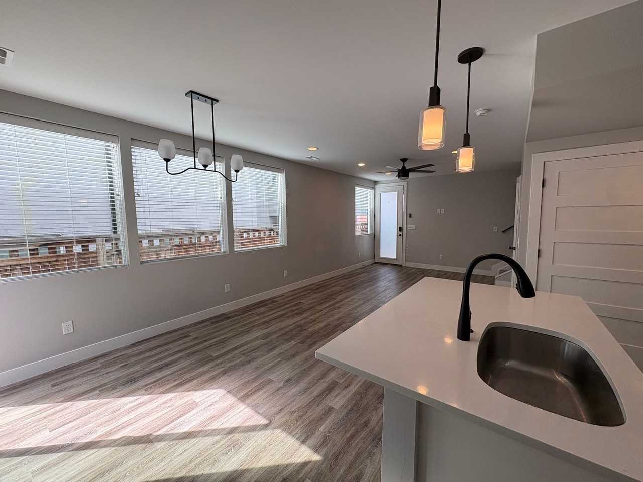 1366 Knox Ct - Photo 4 of 25