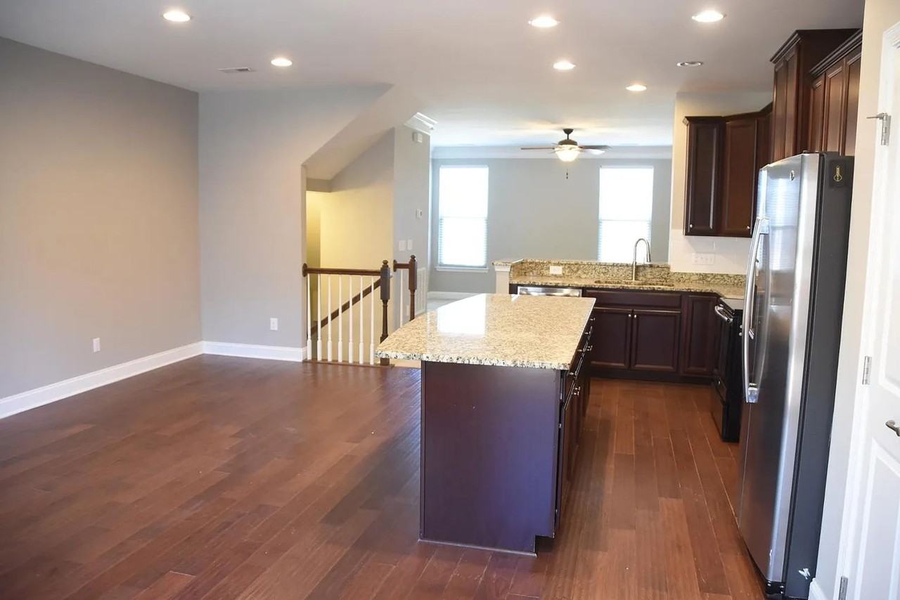 1048 Brownsmith Dr - Photo 4 of 11