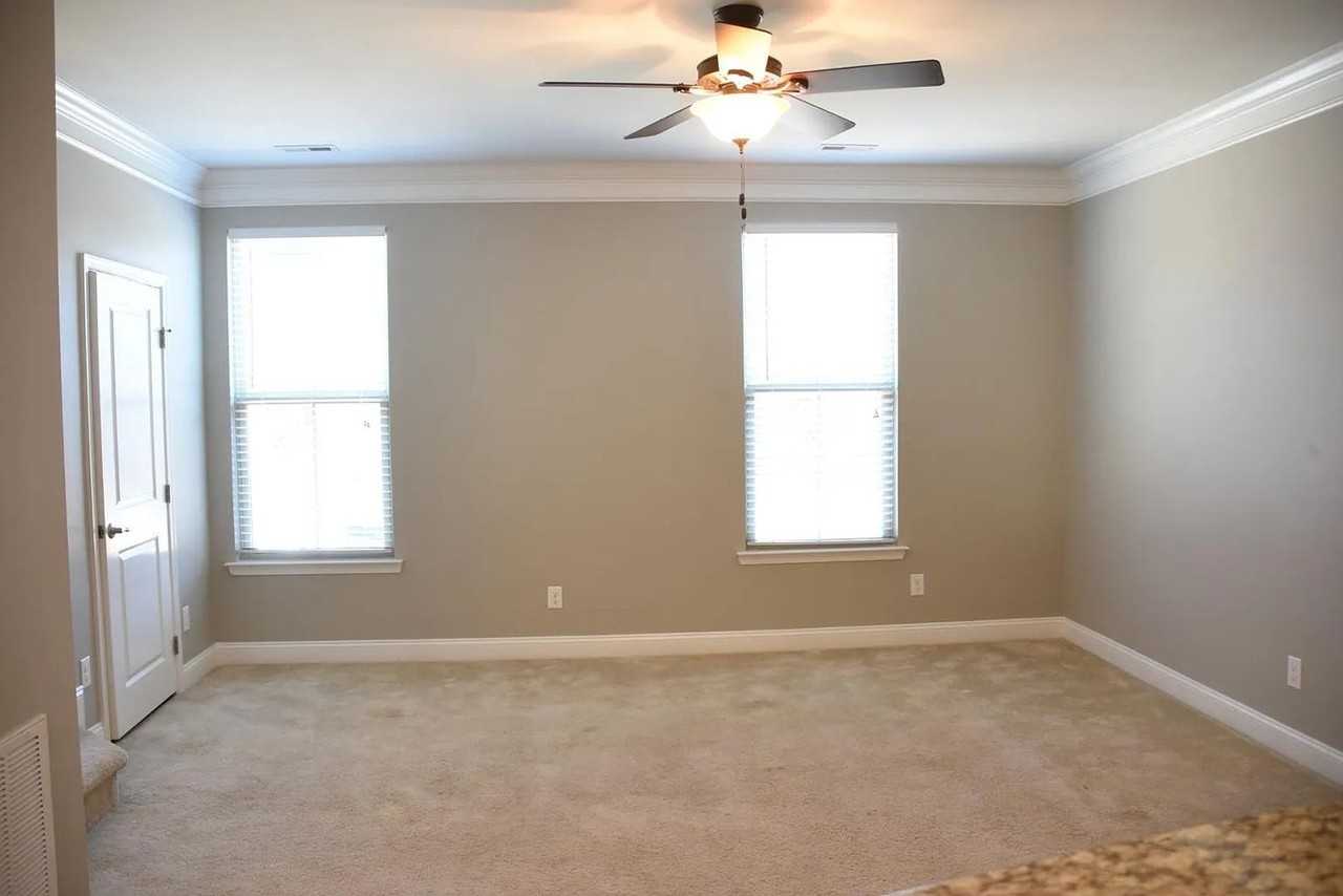 1048 Brownsmith Dr - Photo 7 of 11