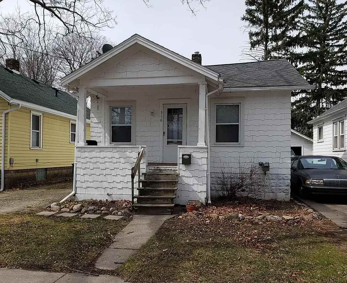 316 S Foster Ave - Photo 2 of 50