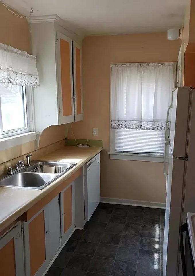 316 S Foster Ave - Photo 3 of 50