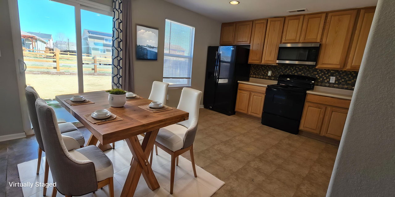 832 Sunrise Dr - Photo 2 of 23