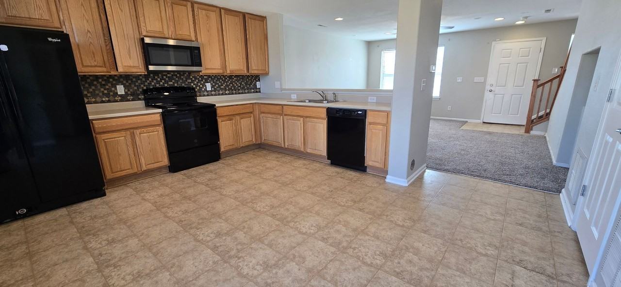 832 Sunrise Dr - Photo 4 of 23