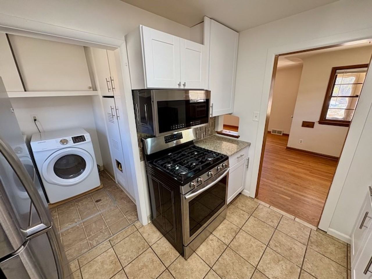 301 W Geneseo St #B - Photo 5 of 12