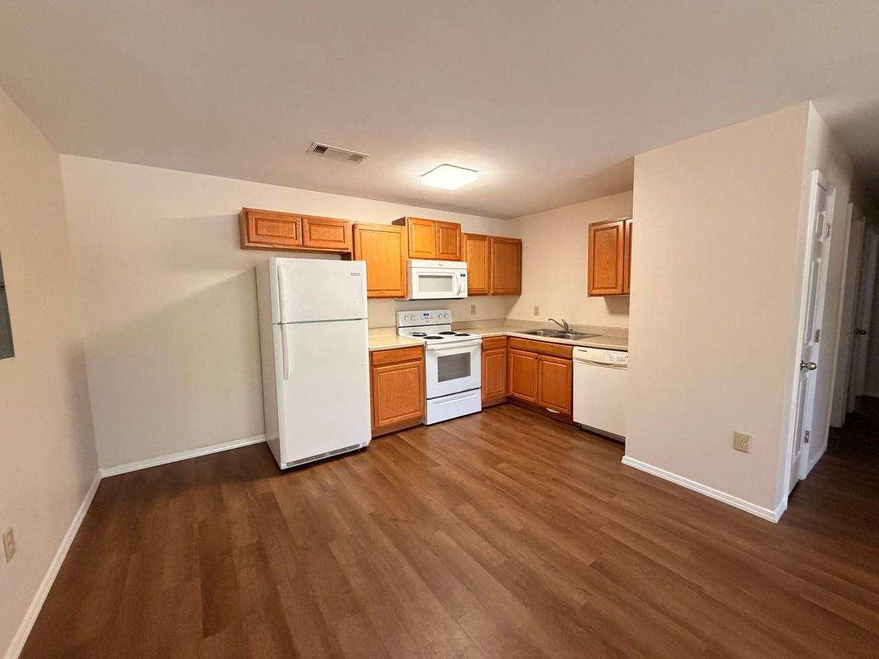 408 Ne 7th St - Photo 3 of 7