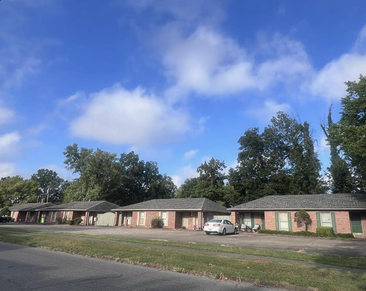 109 S 16th St - Photo 2 of 5