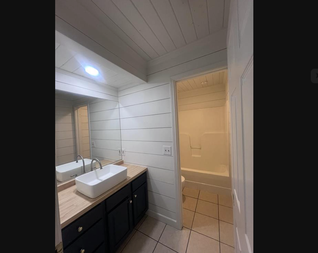 109 S 16th St - Photo 4 of 5