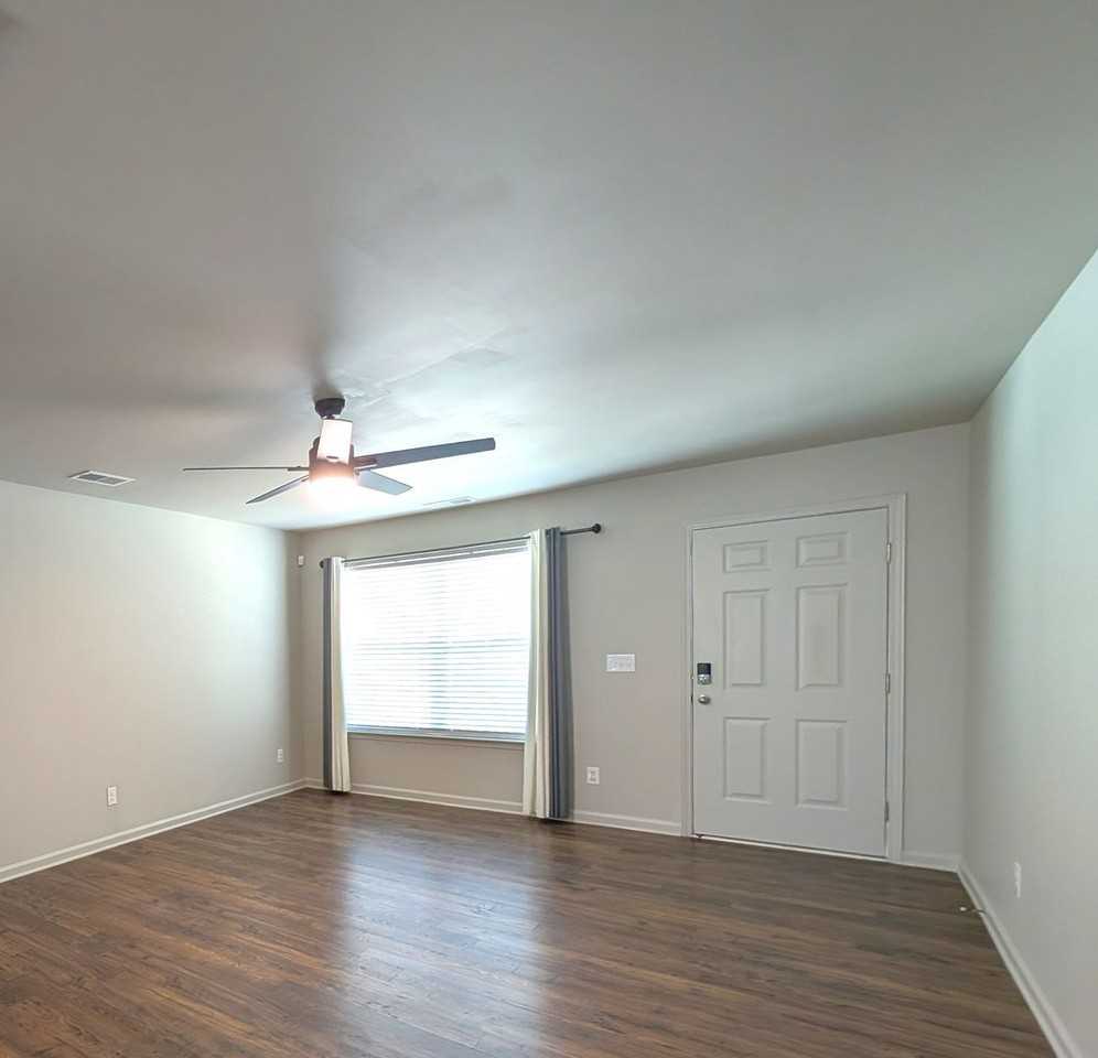 2525 Mcintosh St - Photo 2 of 26