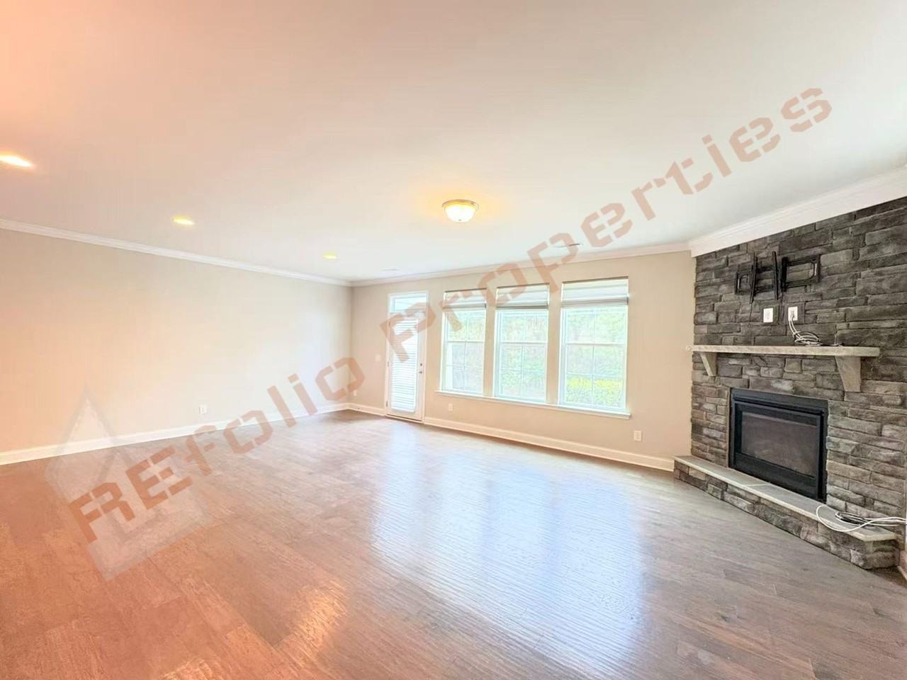 713 Newlyn Dr - Photo 2 of 29