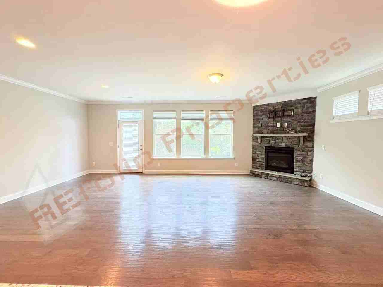 713 Newlyn Dr - Photo 6 of 29