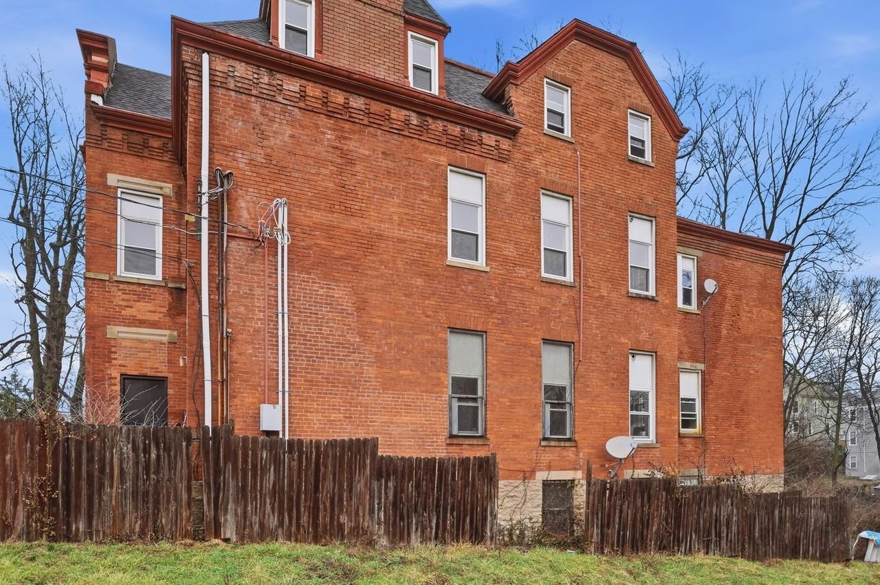 2232 St. James Ave. - Photo 3 of 3