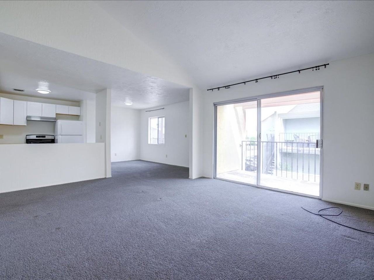 834 S Langley Ave #201 - Photo 4 of 23