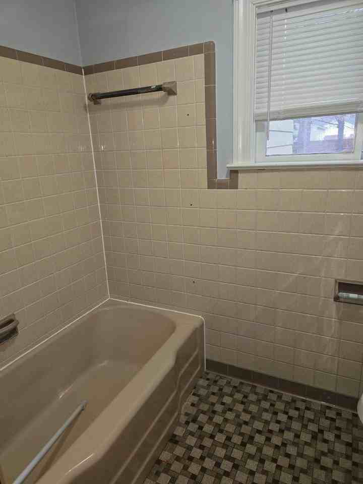 7933 Belroi Rd - Photo 4 of 9