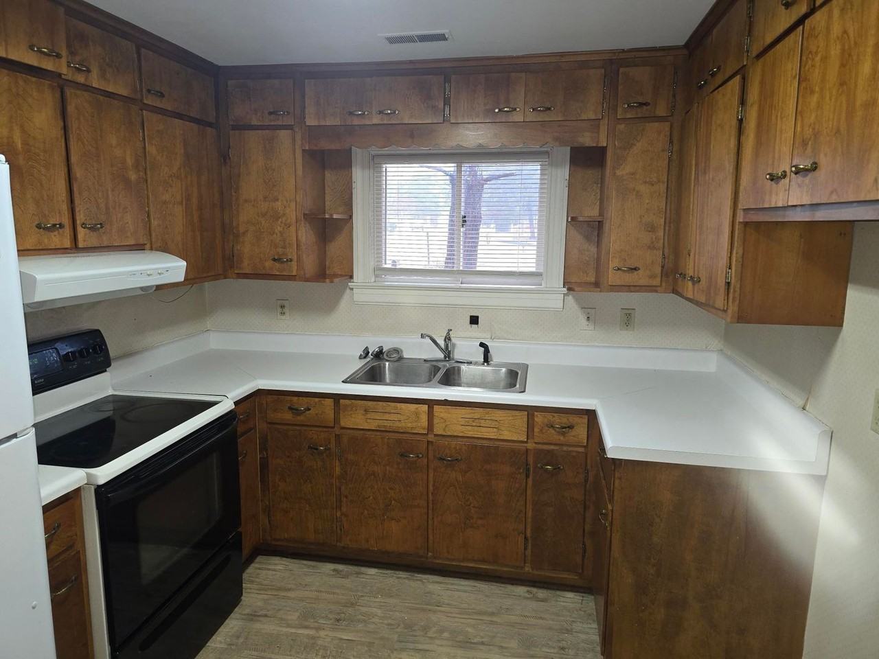 7933 Belroi Rd - Photo 5 of 9