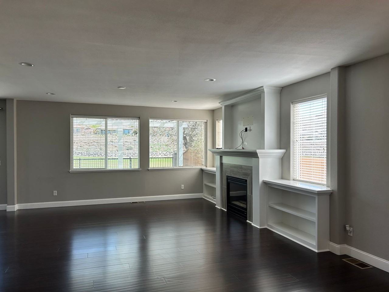 2658 San Remo Dr - Photo 2 of 28