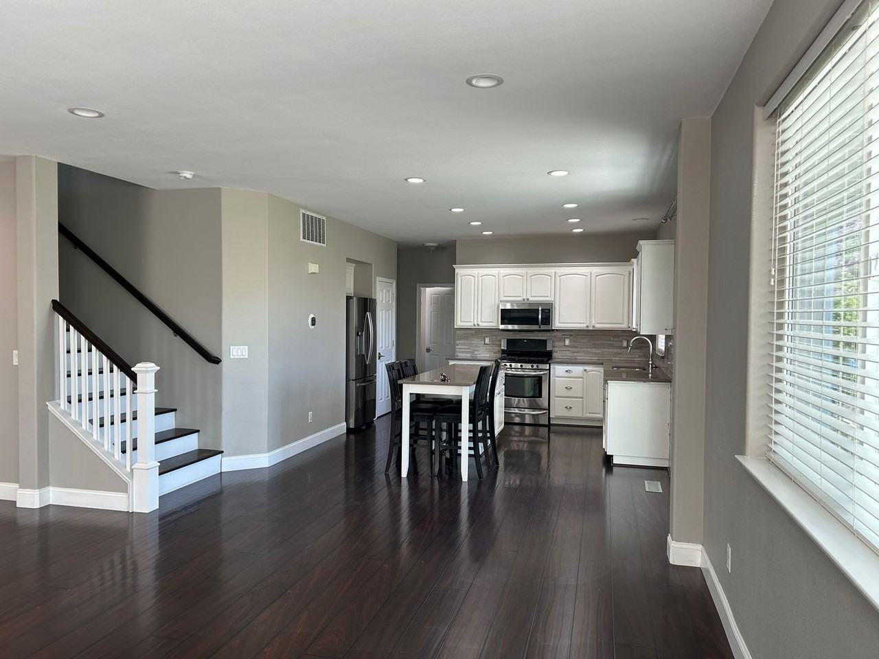 2658 San Remo Dr - Photo 3 of 28