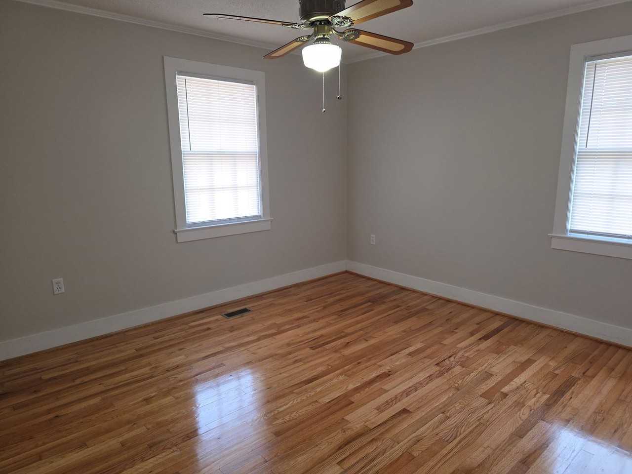 1280 Saint Matthews Rd - Photo 4 of 9