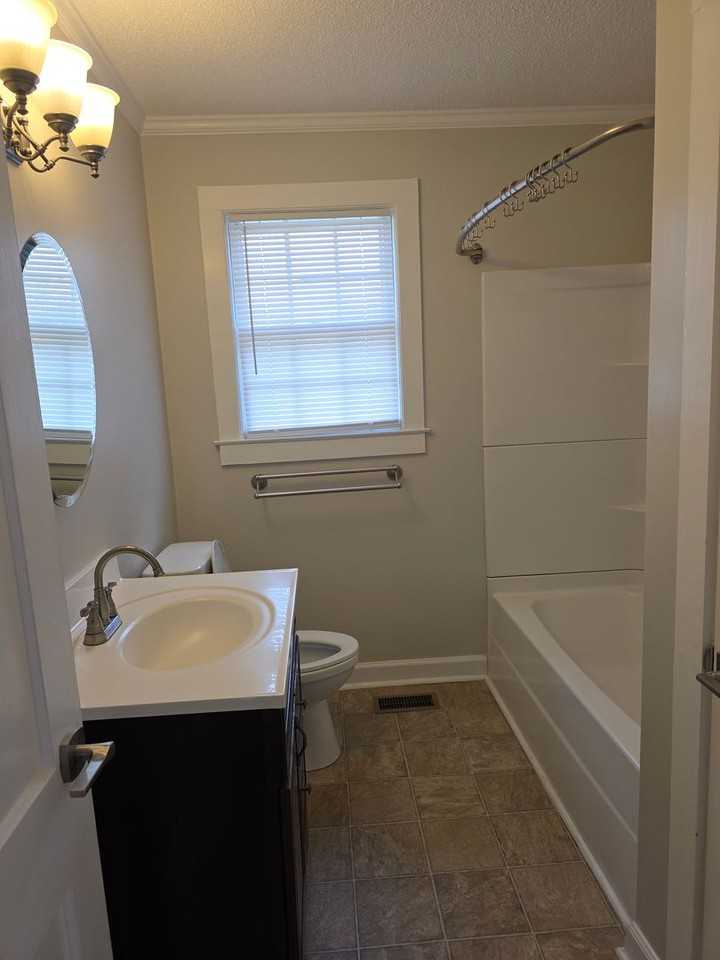 1280 Saint Matthews Rd - Photo 5 of 9