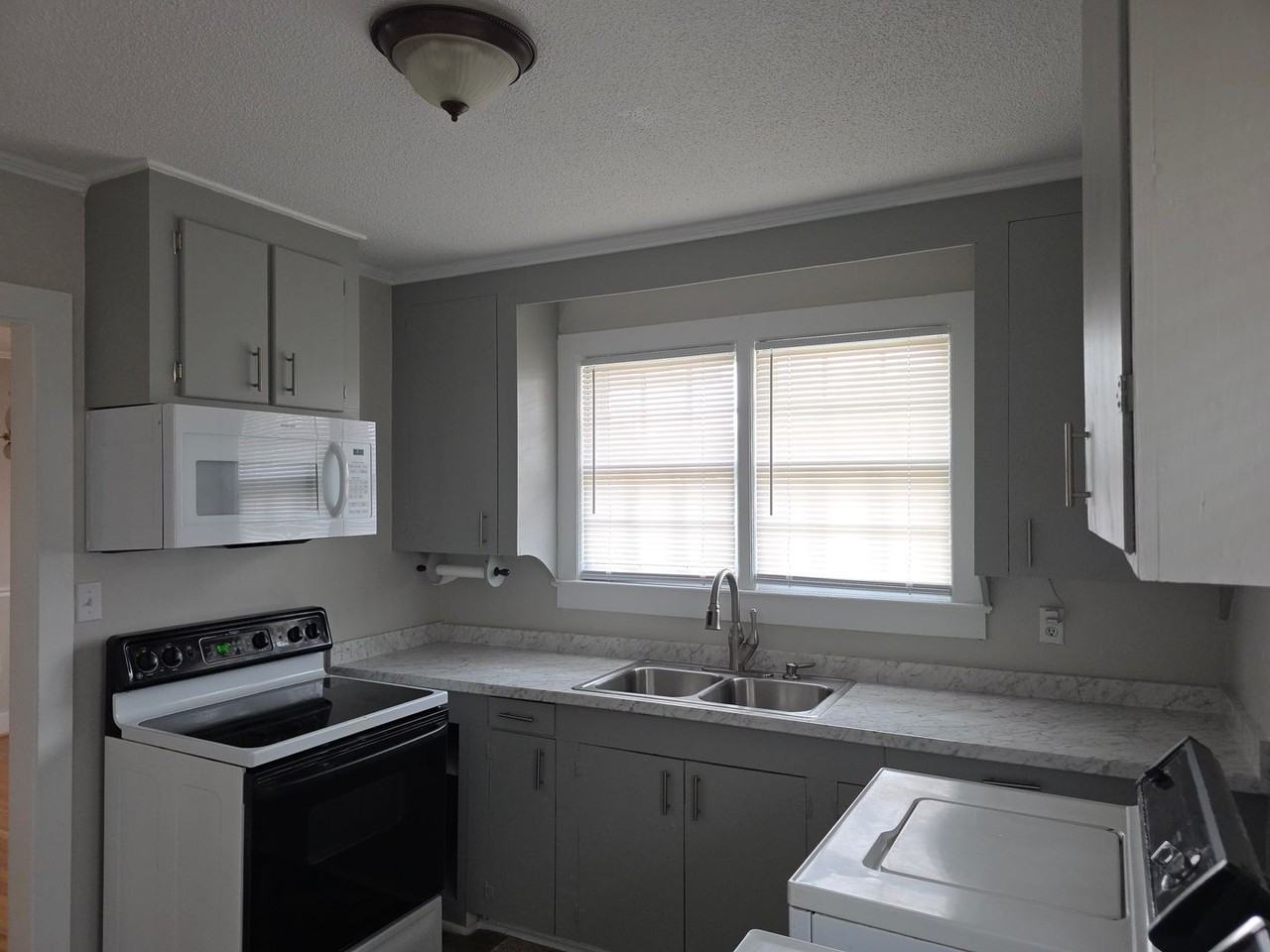 1280 Saint Matthews Rd - Photo 7 of 9