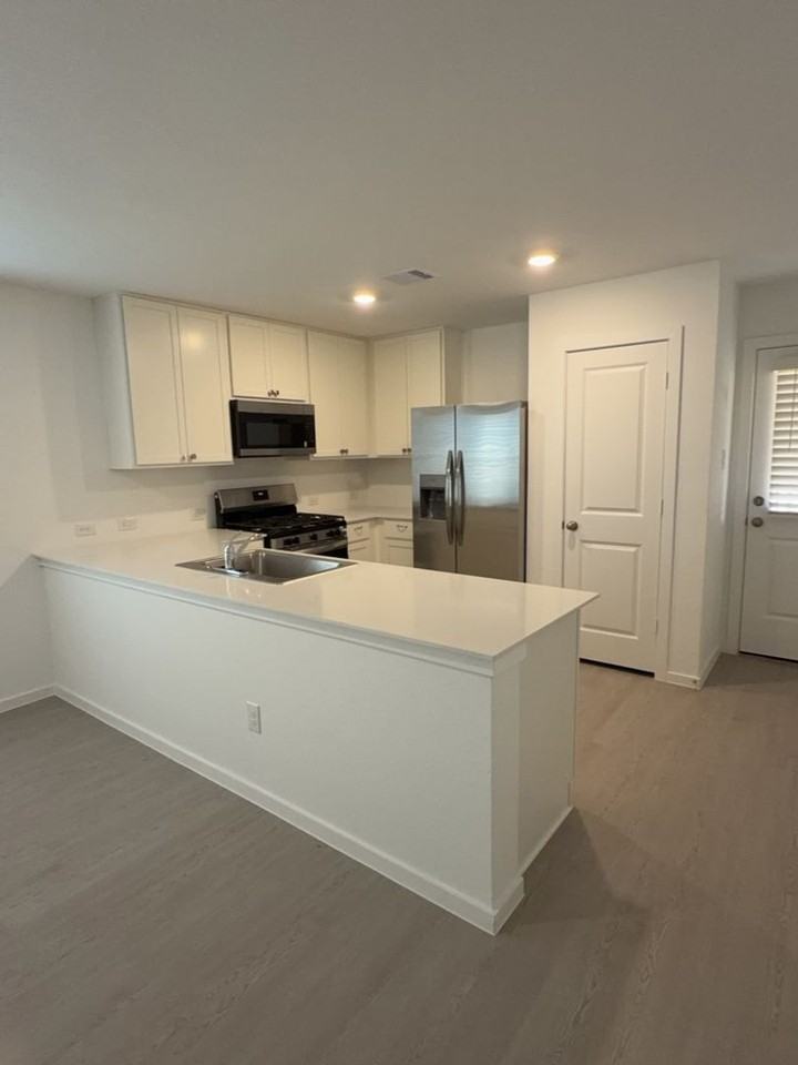 5903 Patriot Sound Dr - Photo 5 of 24