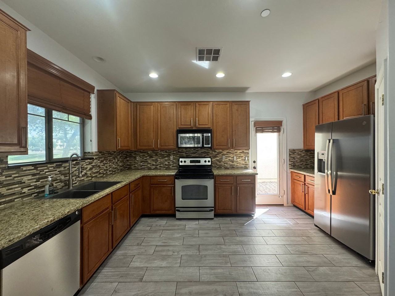 3889 E Santa Fe Ln - Photo 4 of 23