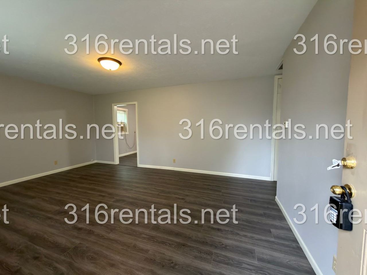 231 Larry St - Photo 2 of 9