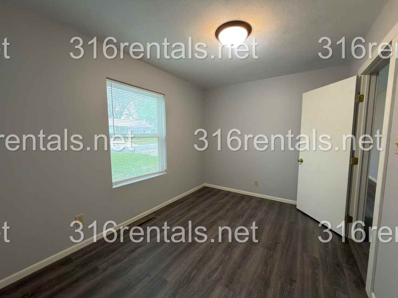 231 Larry St - Photo 4 of 9