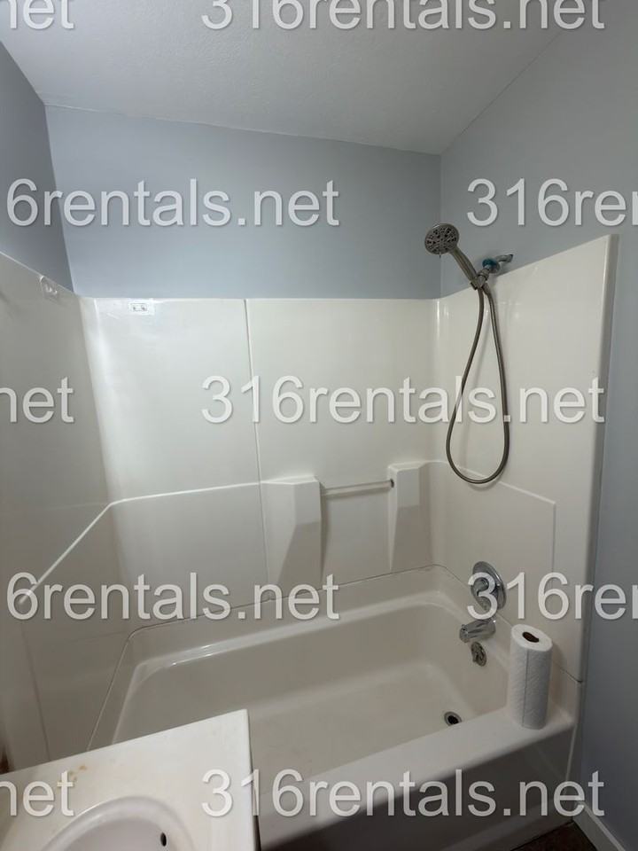 231 Larry St - Photo 7 of 9