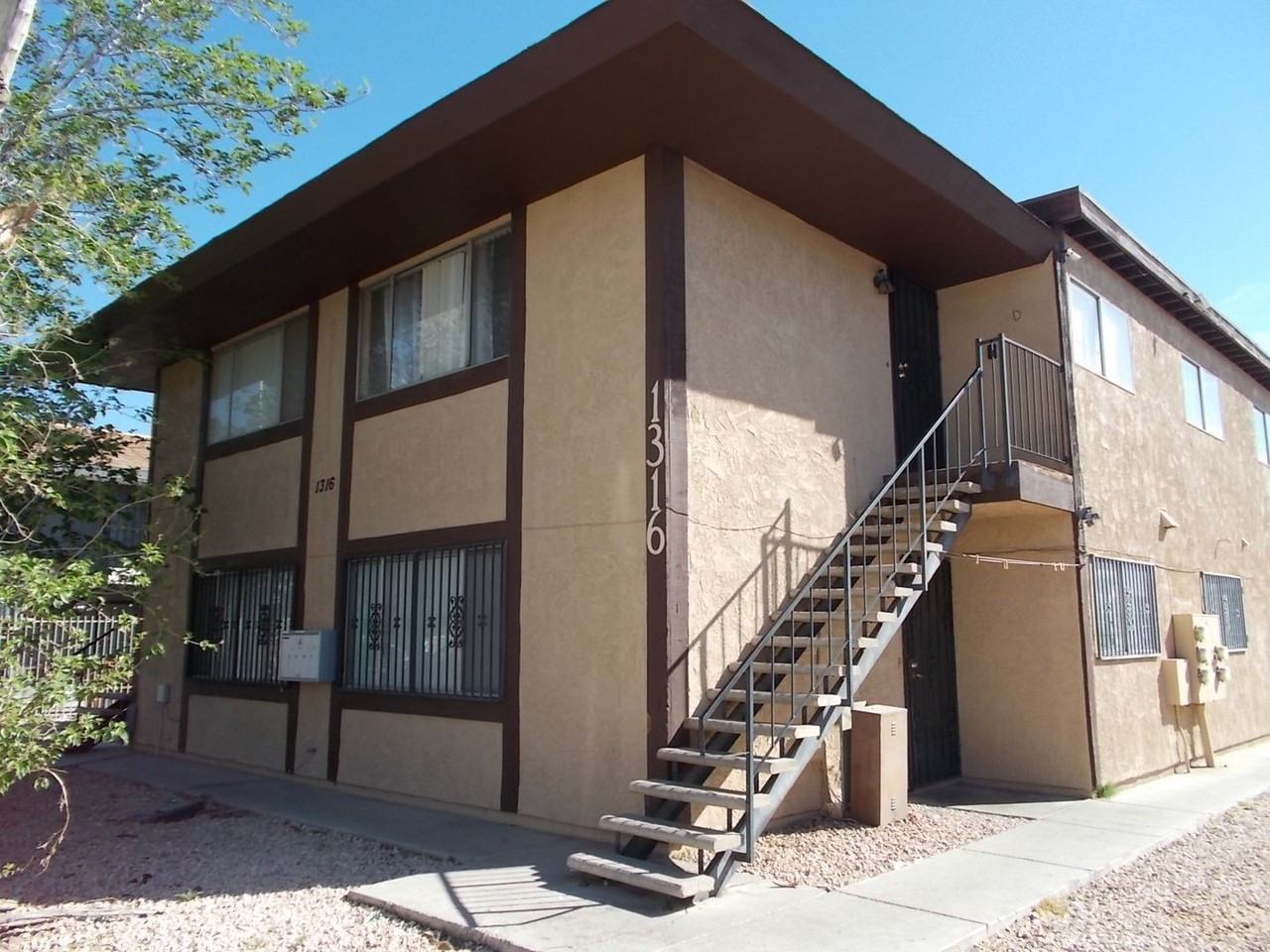 1316 N 21st St #C - Photo 3 of 18