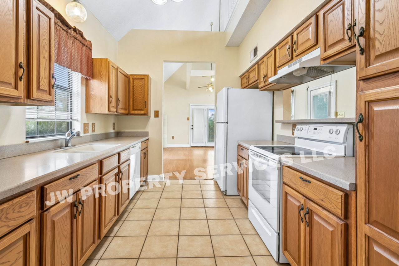 277 Moonraker Dr - Photo 3 of 13