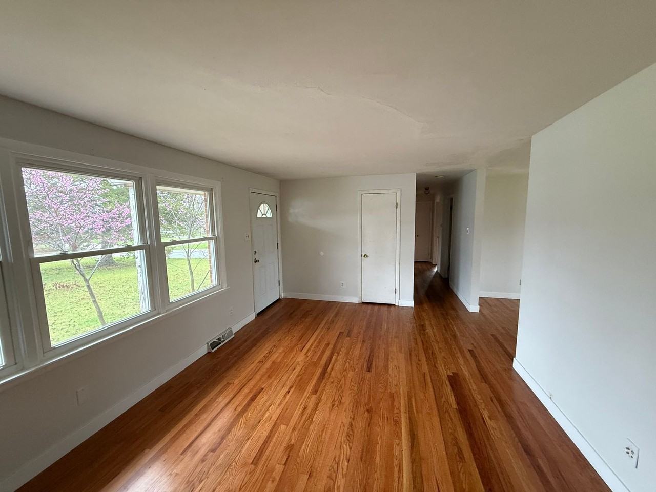 211 Bourn Ave - Photo 3 of 22