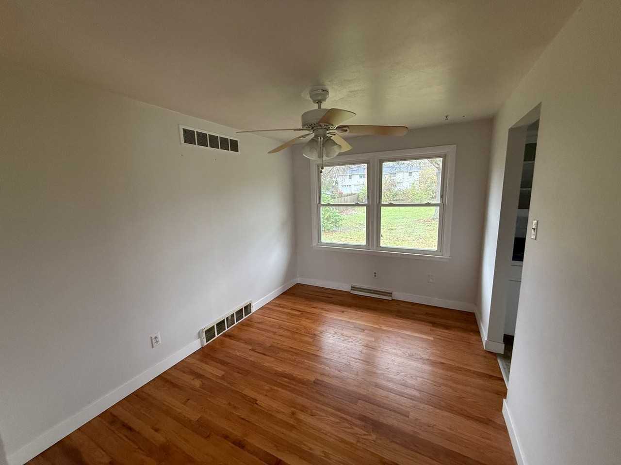 211 Bourn Ave - Photo 7 of 22