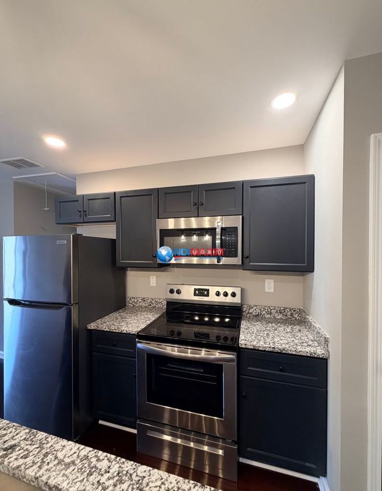 147 N Main St - Photo 4 of 11