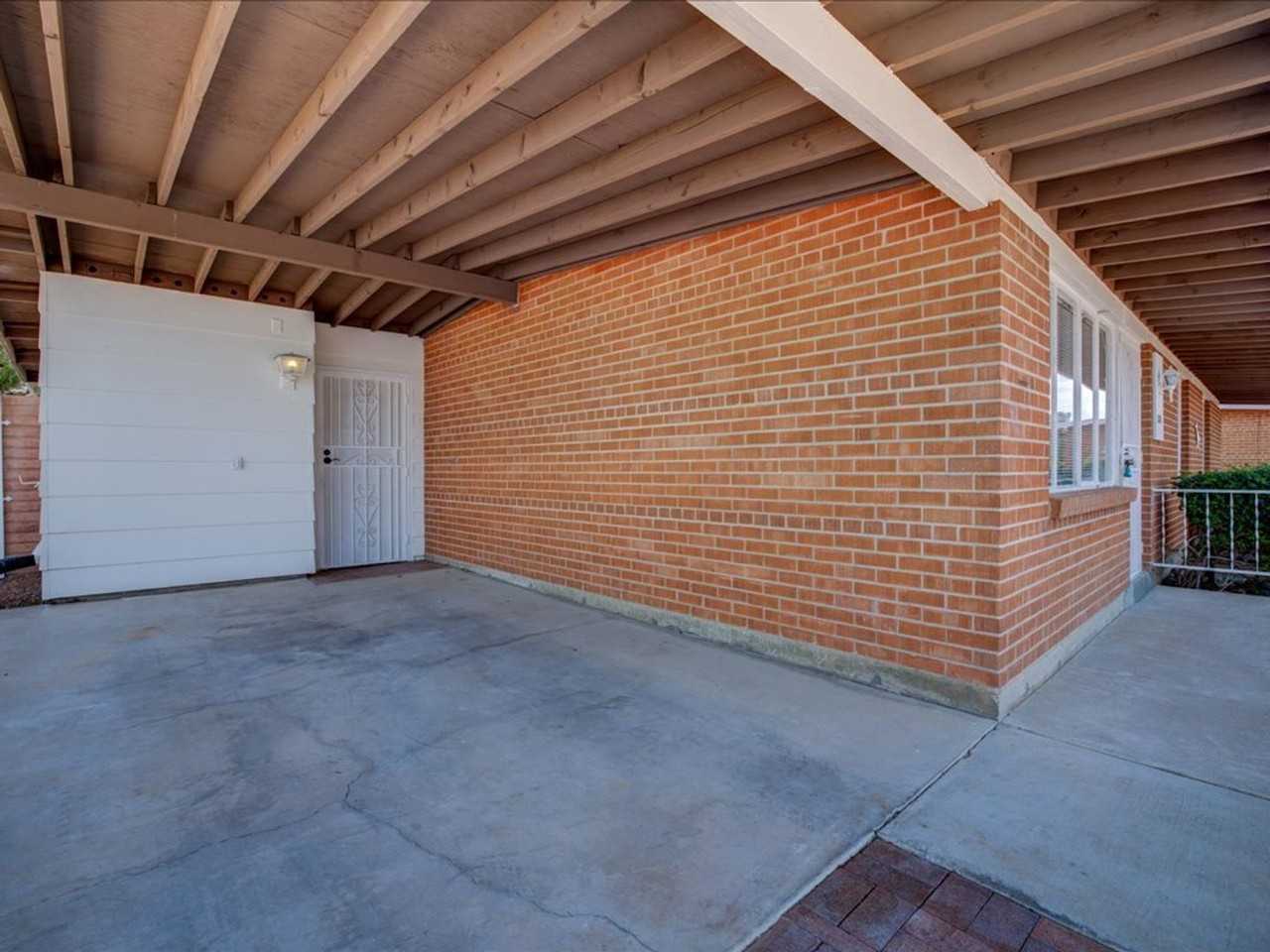 6158 E 31st St - Photo 3 of 27