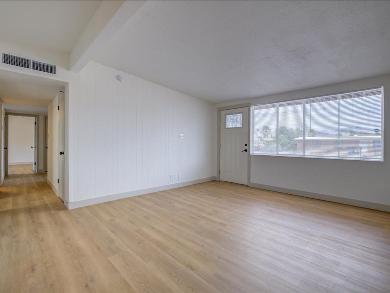 6158 E 31st St - Photo 6 of 27