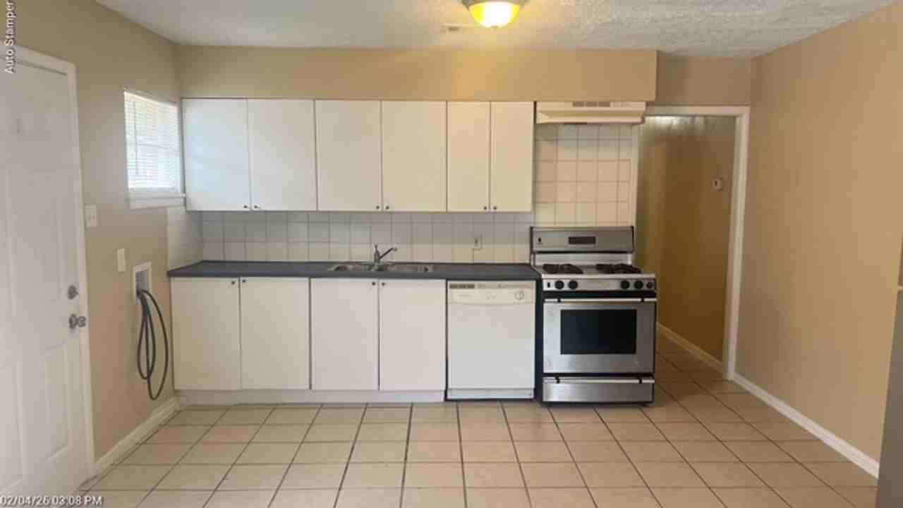 213 Hosack St - Photo 2 of 16