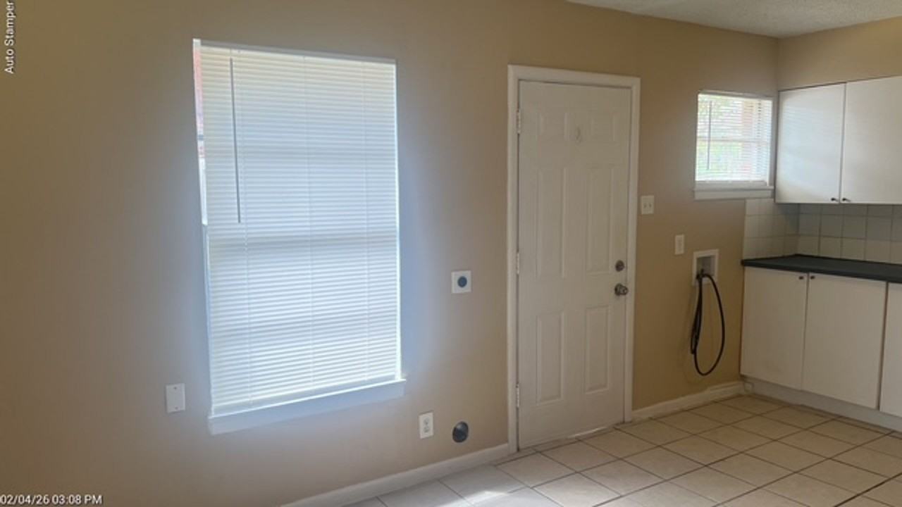 213 Hosack St - Photo 3 of 16