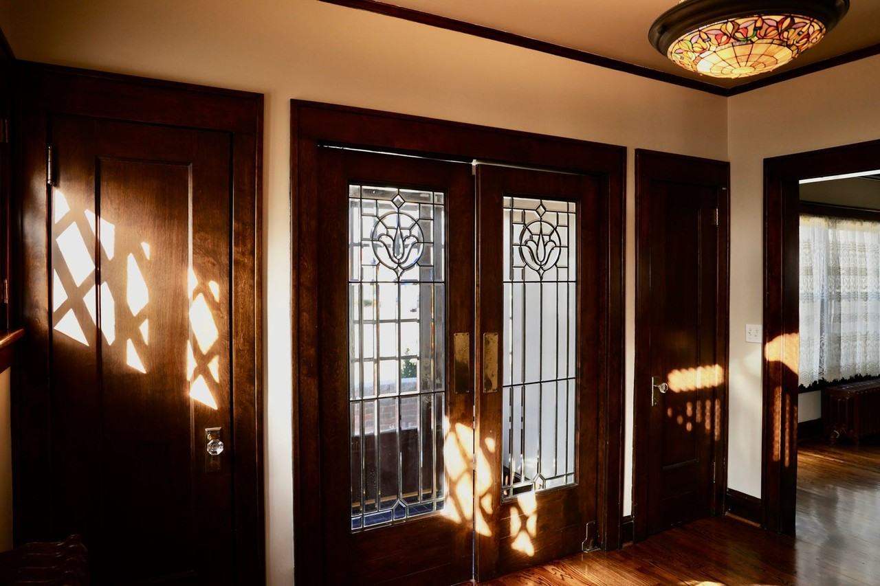 801 W 56th St - Photo 3 of 50