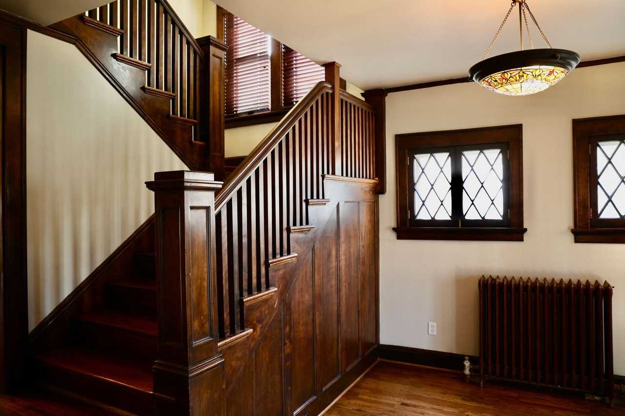 801 W 56th St - Photo 4 of 50