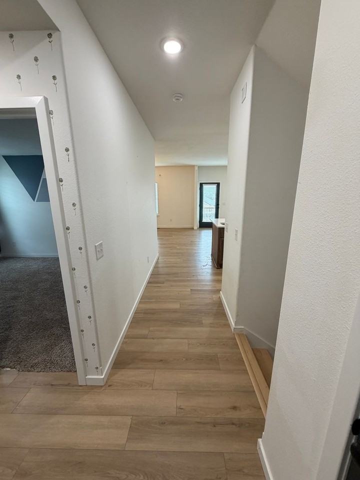 874 E Acacia Ln - Photo 2 of 34