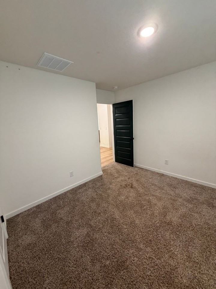 874 E Acacia Ln - Photo 7 of 34