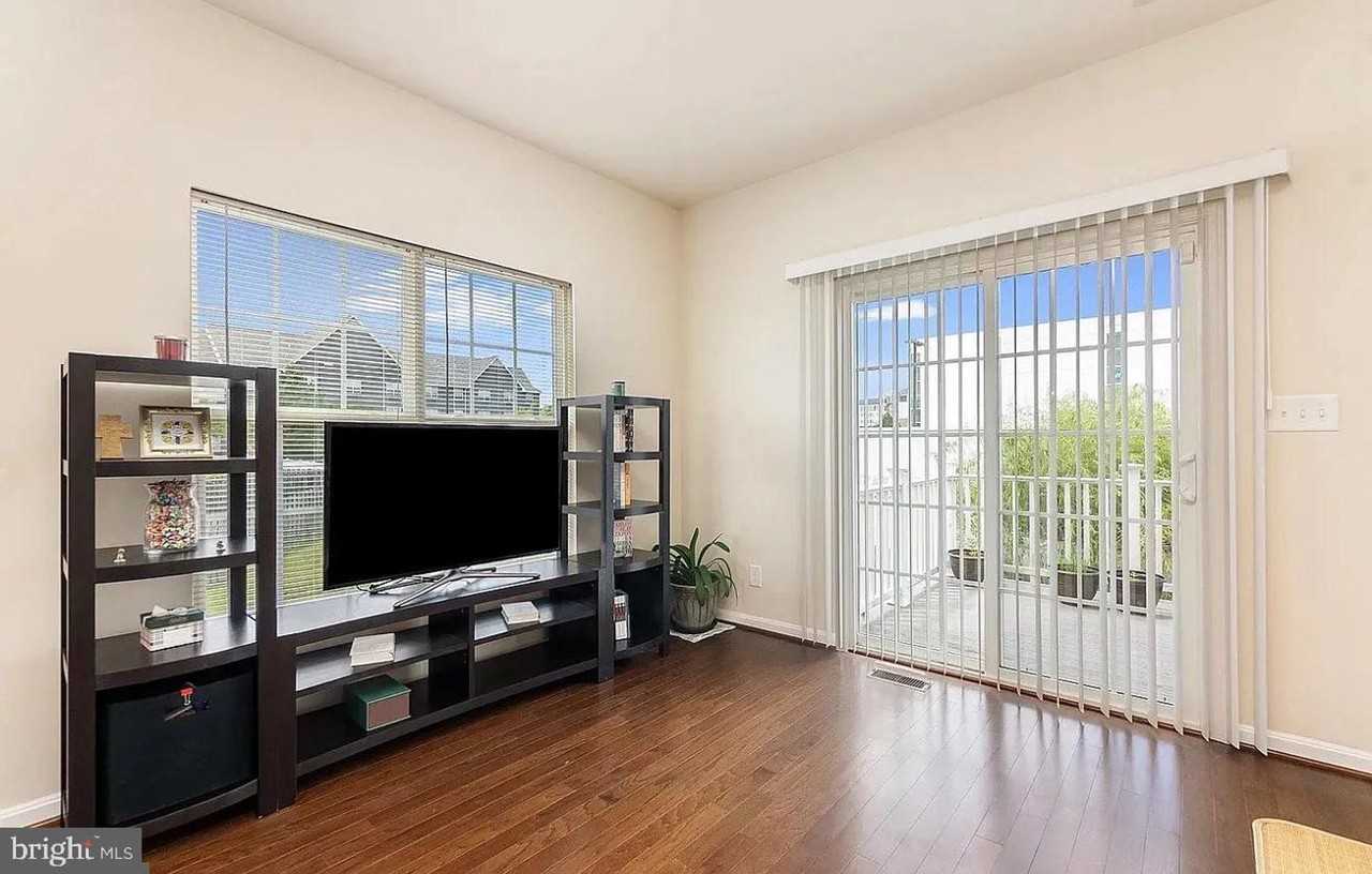 4711 Wensel Rd - Photo 4 of 23