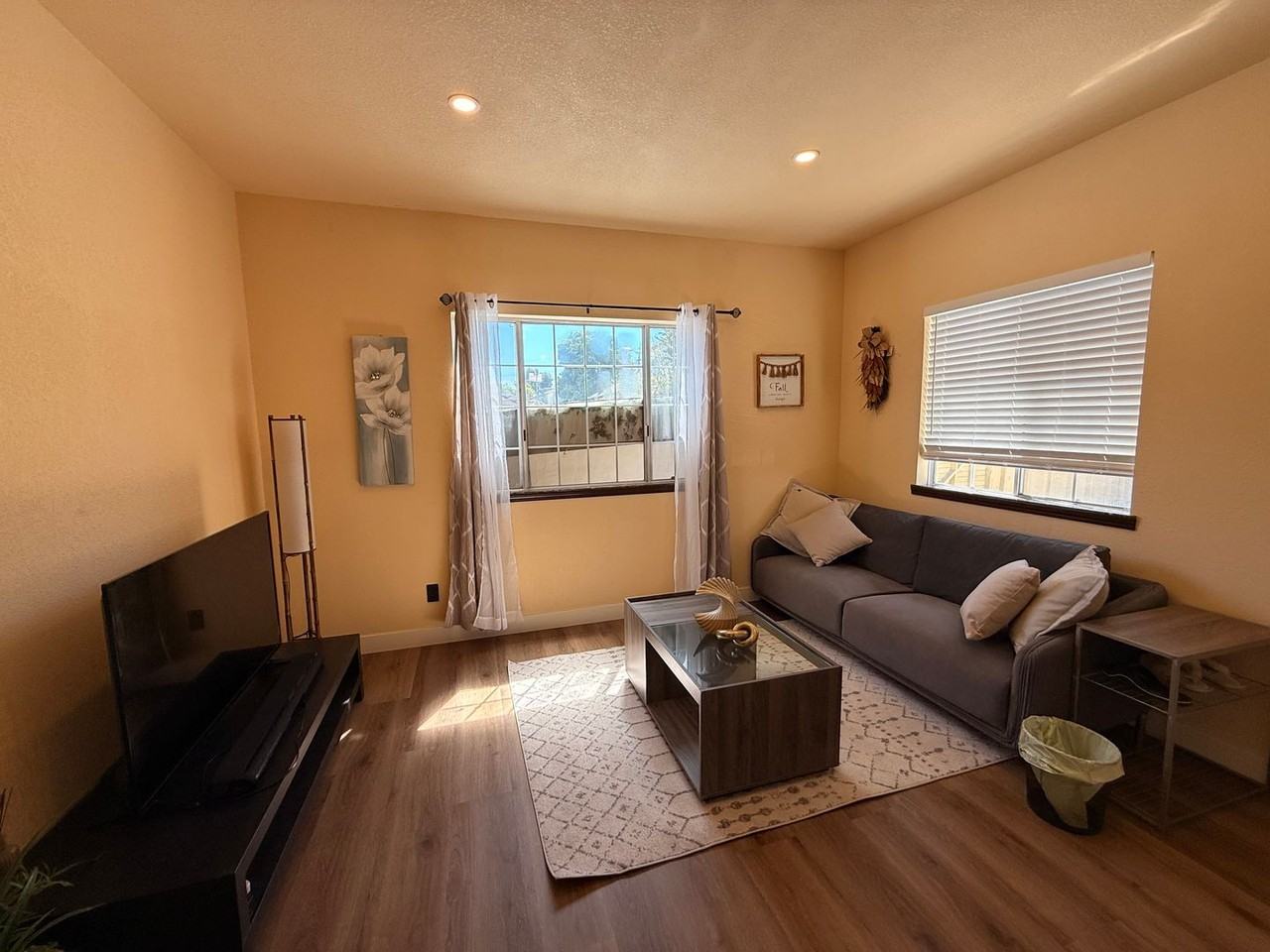 3625 Lyon Ave - Photo 2 of 6